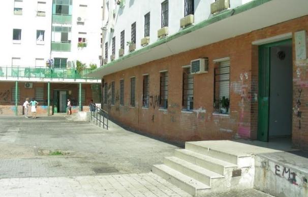La Junta iniciará las obras para rehabilitar 175 viviendas públicas en el barrio de Las Palmeras