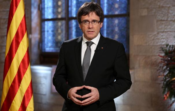 Puigdemont expresa su pesar por la muerte de Mário Soares, "buen amigo de Catalunya"