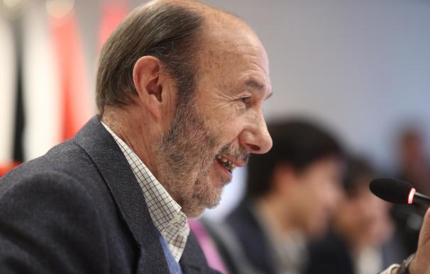 Rubalcaba cree que el Congreso del PSOE debe discutir si puede pactar gobiernos con los independentistas