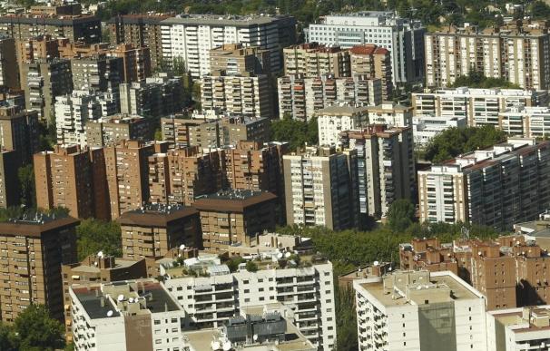 El precio de la vivienda de segunda mano subió un 0,69% en 2016, según pisos.com
