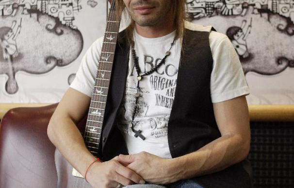 El guitarrista de Maná grabó en Madrid el vídeo de su primer disco como solista