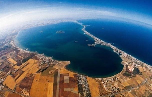 Una publicación del IEO destaca el "progresivo" deterioro del Mar Menor y una futura invasión del mar a la laguna