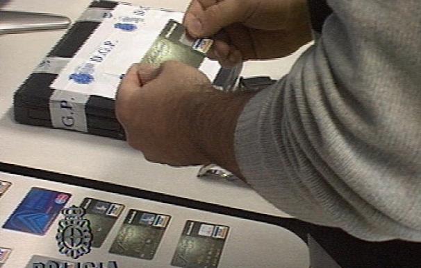 Tres detenidos en Almería por comprar con tarjetas de crédito clonadas