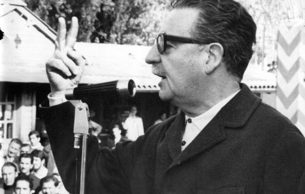 Portugal recuerda el Chile de Allende con los retratos de Armindo Cardoso