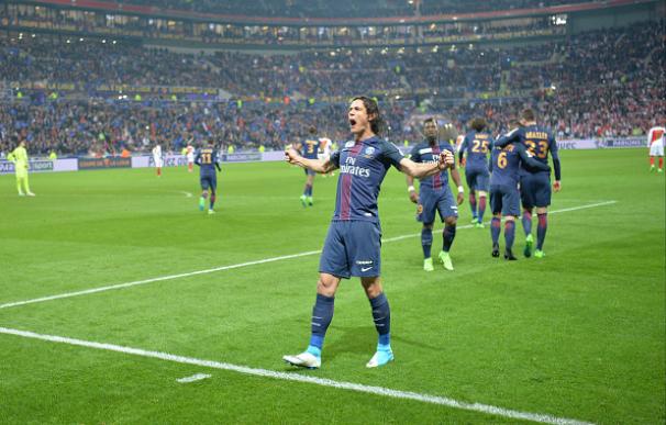 Cavani celebra su gol en la final de la Copa de la Liga