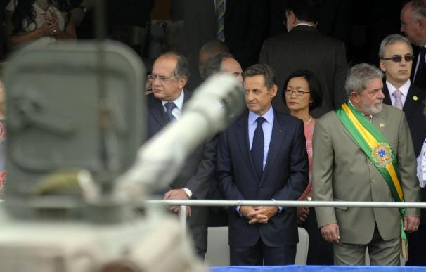 Sarkozy preside junto a Lula el desfile del Día de la Independencia de Brasil