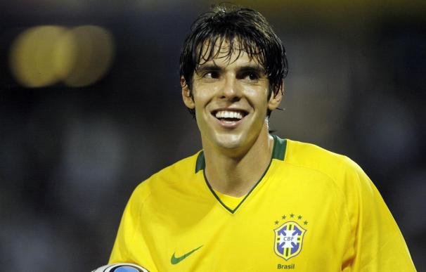 Kaká asiste a un culto evangélico después de dejar la concentración brasileña