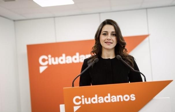 Arrimadas : "El PSOE ha mostrado sus luchas personales pero no qué proyecto de país ofrece"