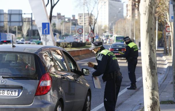 La Policía Municipal de Madrid detecta 30 tarjetas falsas para el estacionamiento de personas con movilidad reducida