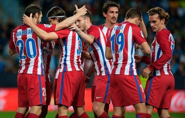 El Atlético celebra uno de sus goles en Málaga