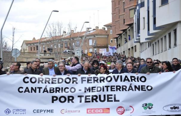 Más de 5.000 personas reivindican en Teruel la mejora de las infraestructuras ferroviarias