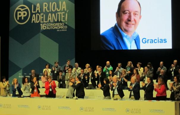 Sanz deja la presidencia del PP de La Rioja tras 24 años pidiendo unidad