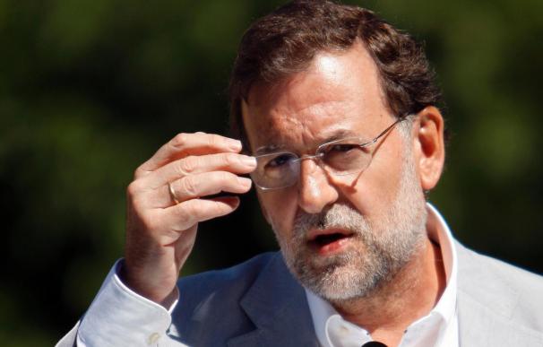Rajoy dice que subir impuestos sería "darle la puntilla" a la clase media