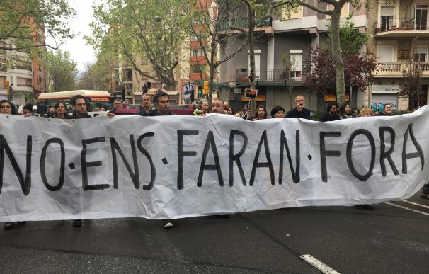 Vecinos del barrio barcelonés de Sant Antoni se manifiestan contra la presión turística