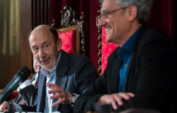 Rubalcaba insta a plantearse qué candidato a la Secretaría General "sacará al PSOE de los 85 escaños"