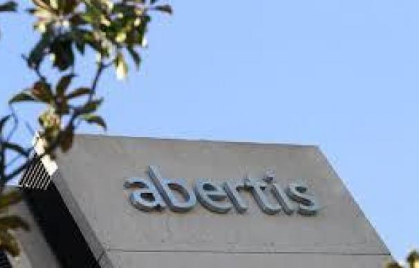 Atlantia confirma su OPA a Abertis y logra 736 millones con una venta de activos