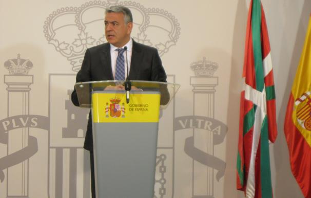 El delegado del Gobierno en Euskadi cree que ETA ha entregado "la mitad de todo el arsenal de robo de pistolas"