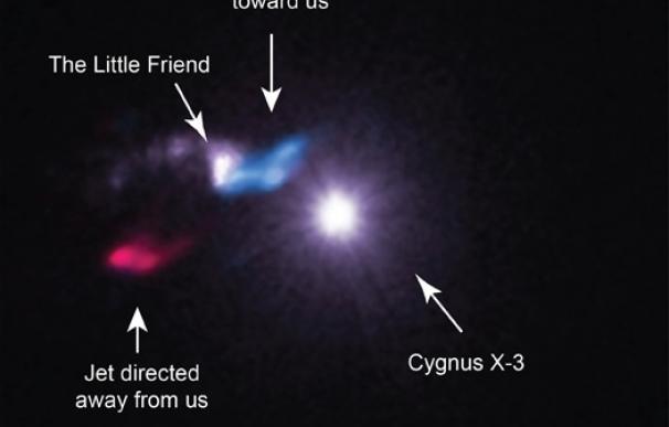 Una fuente cósmica de rayos X alumbra un parto estelar