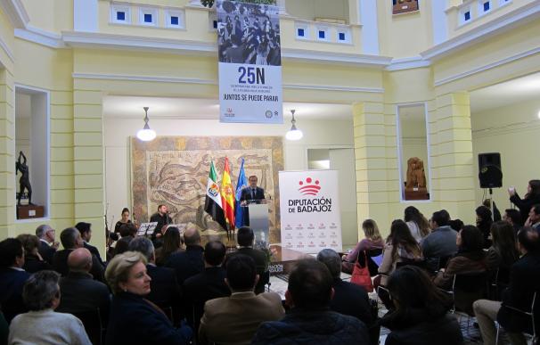 Gallardo destaca a la Diputación de Badajoz como una "aliada" en igualdad y contra la violencia de género