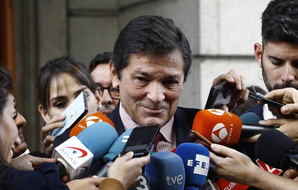 "Me remito a las declaraciones de Antonio Hernando", dice Javier Fernández (PSOE)