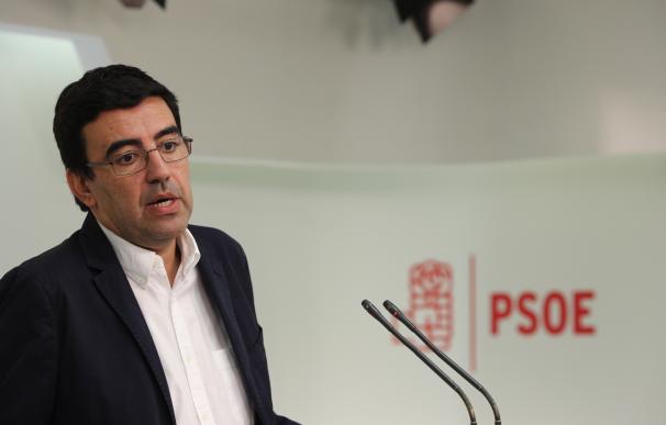 Mario Jiménez explica al PSOE del Senado los cambios decididos por la Gestora y le contestan dos críticos