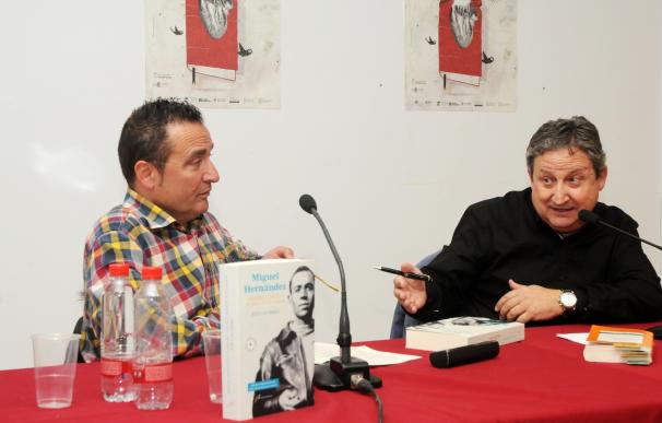 La biografía de Miguel Hernández llega a la Fira del Llibre con "datos reveladores" para desmontar tópicos