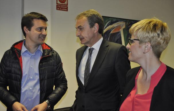 Zapatero apoya a Díaz por su "cultura de partido", porque "unió al PSOE" y "va a ganar a Rajoy"
