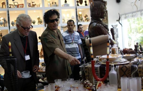 Gadafi se da un baño de multitud en Isla Margarita acompañado por Chávez