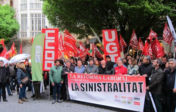 Más de un centenar de personas se concentran en Palma contra la precariedad y siniestralidad laboral