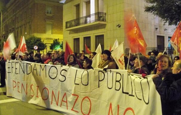 Absueltos tres jóvenes acusados de altercados en las protestas contra el 'pensionazo' de Zapatero