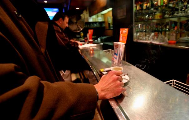 CNPT dice que prohibir fumar en bares y restaurantes no supone pérdidas económicas
