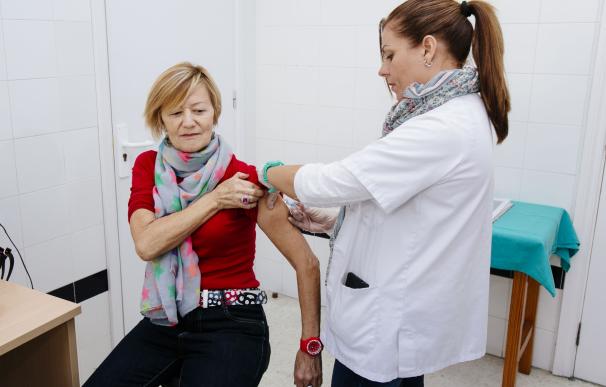 Sanidad lanza una campaña para animar a los profesionales sanitarios a vacunarse más