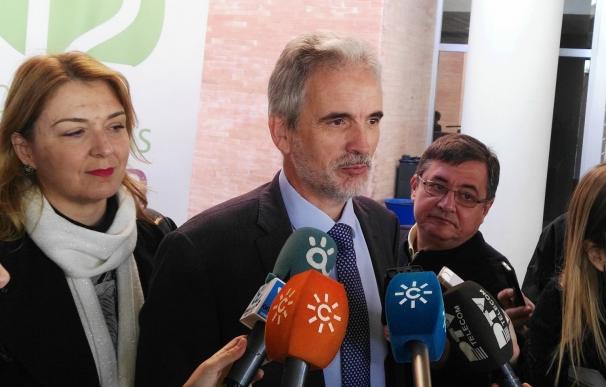 Alonso dice que Junta escucha las reivindicaciones sanitarias pero cree "impresentable" la politización de PP y Podemos