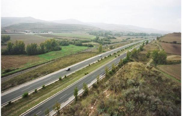 Diputación invertirá más de 900.000 euros en mejorar el firme de 36 carreteras alavesas