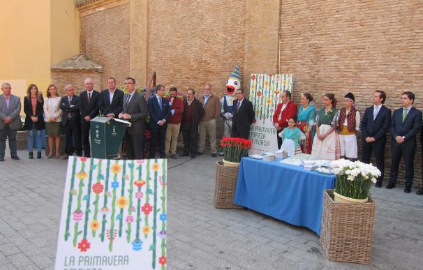 Las plazas de Murcia se engalanarán con esculturas florales y jardines verticales en las Fiestas de Primavera