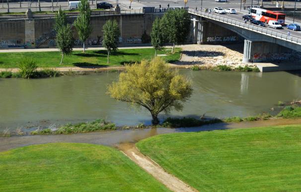 El Ayuntamiento de Lleida pide precaución en los accesos al río Segre por el aumento del caudal