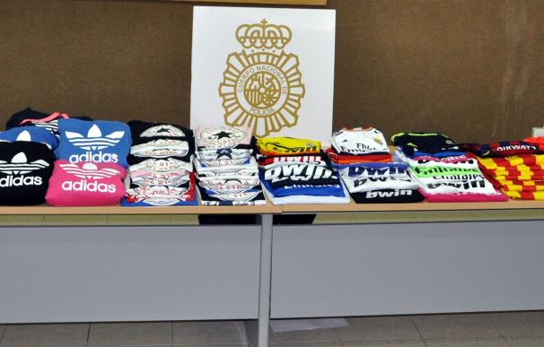 Detenidas 9 personas en el sur de Gran Canaria por la venta de ropa deportiva falsificada valorada en 70.000 euros