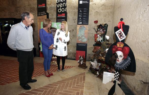 Los vestidores de doce cuentos clásicos en una exposición en Fuentes de Valdepero (Palencia)
