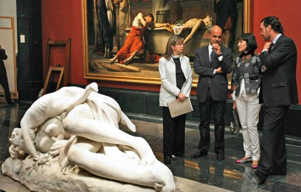González-Sinde visita en el Prado la instalación de las nuevas salas del XIX
