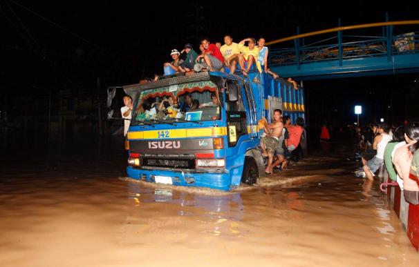 Se elevan a 86 los muertos por la tormenta tropical en Filipinas