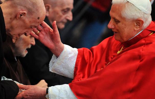 Benedicto XVI inicia una misa en honor del patrón San Wenceslao en Stara Boleslav