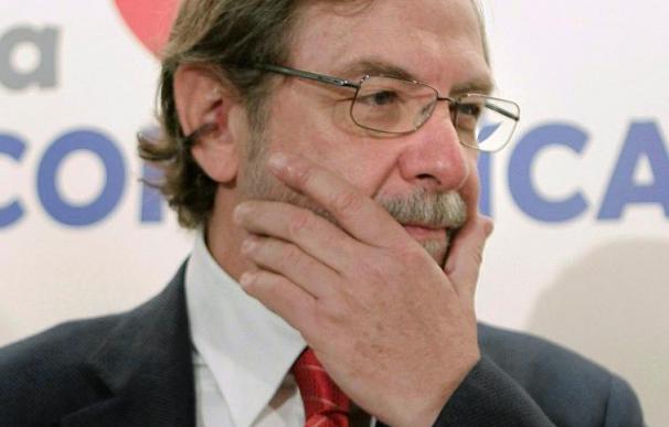 Juan Luis Cebrián critica los "brotes de populismo" de izquierda y derecha