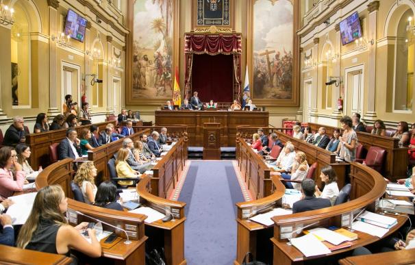 La Ley del Suelo sigue adelante en el Parlamento sin el apoyo de Podemos y NC y dudas en el PP