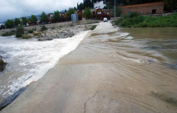 Cinco carreteras permanecen cortadas a causa de la lluvia en Alicante