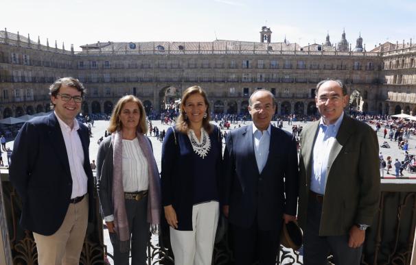 El alcalde de Salamanca recibe al expresidente de México Felipe Calderón y al presidente de Iberdrola