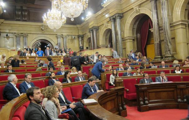 Puigdemont anuncia que fijará la fecha del referéndum "antes de las vacaciones"