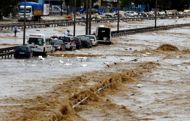 Mueren al menos 20 personas en inundaciones en el norte de Turquía