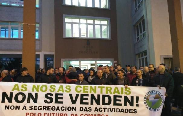 Los grupos de la oposición exigen en Cee a la Xunta que evite la segregación de Ferroatlántica