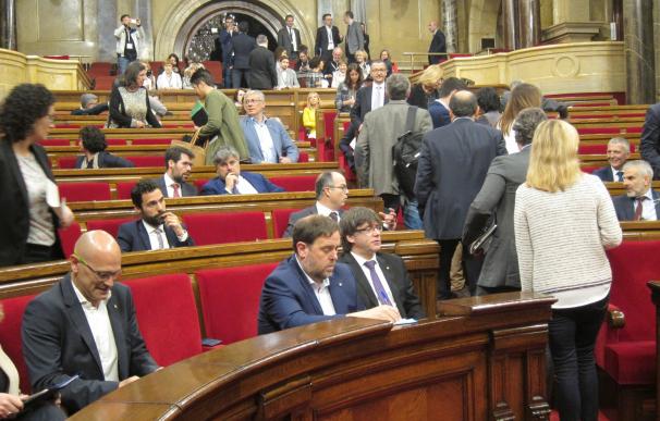Puigdemont defiende a Llach y afirma que las leyes del Parlament se tienen que "cumplir"
