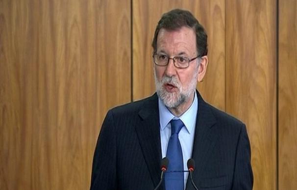 Rajoy respalda a Catalá y Zoido y se dice dispuesto a ir a la comisión sobre financiación del PP